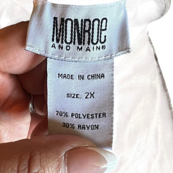 Monroe and Main Women’s Plus Size Contemporary Drapy Shimmer Top Tan Size 2X - Picture 5 of 8